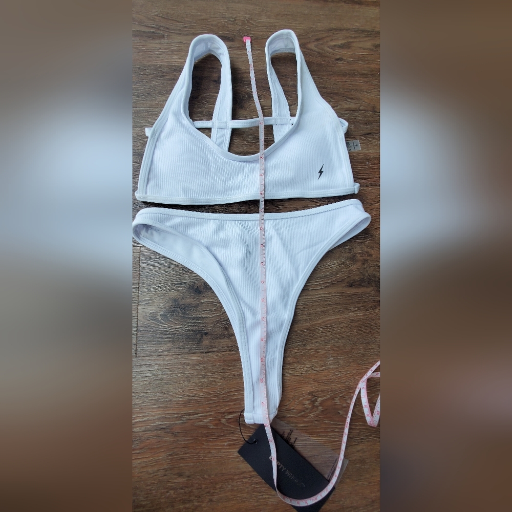White bikini - Picture 9 of 9